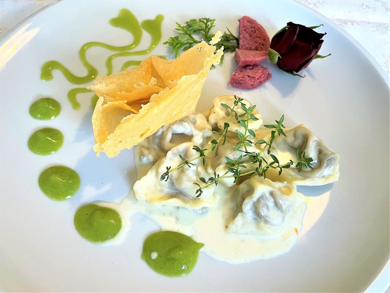 Tortelloni di porcino con crema di gorgonzola al timo