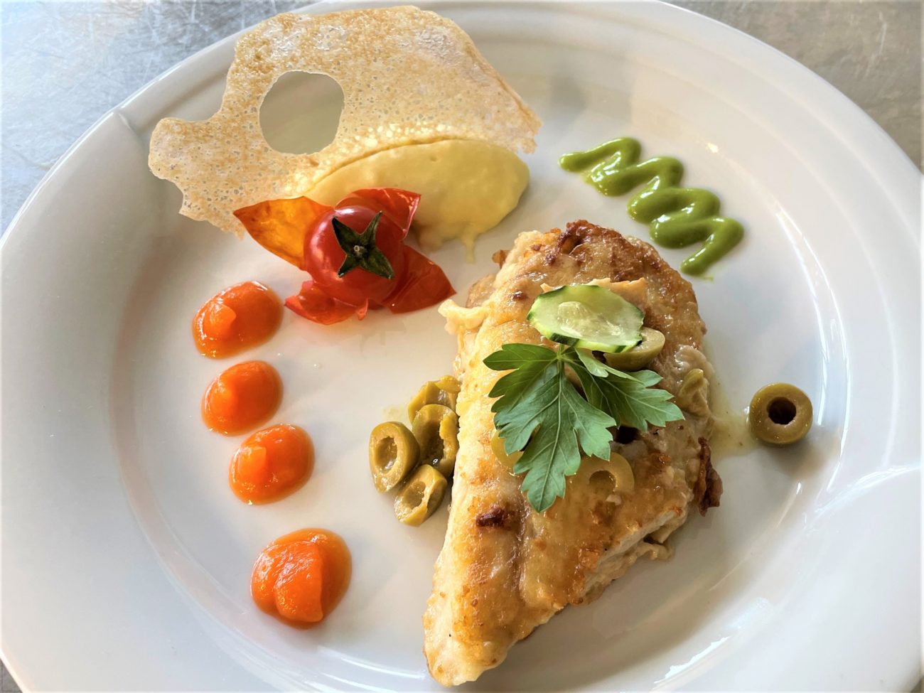 Filetto di persico alle olive e crema di mele