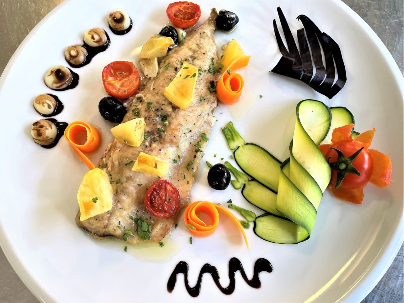 Filetto di sgombro con patate e olive
