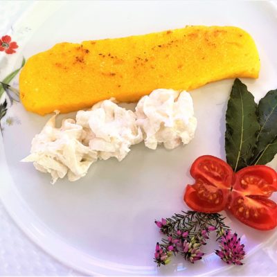Baccalà mantecato con polenta abbrustolita