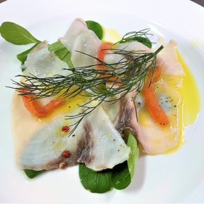 Pesce spada marinato con arancia e pepe rosa
