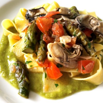 Pappardelle con ostriche e asparagi verdi